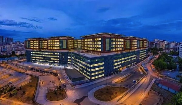 İstanbul Göztepe’de yapımı tamamlanan Göztepe Şehir Hastanesi, bugün Cumhurbaşkanı Erdoğan’ın katılımı ile hizmete açıldı.