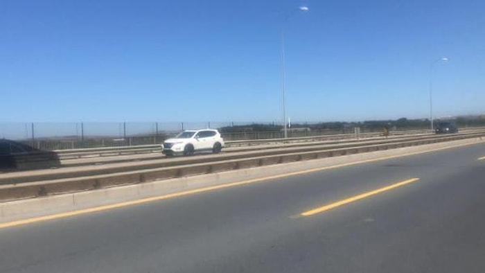 TEM Otoyolunda Geri Geri Giden Ardından Aracını Döndürüp Ters Bir Şekilde Giden Şoförün Akılalmaz Görüntüleri