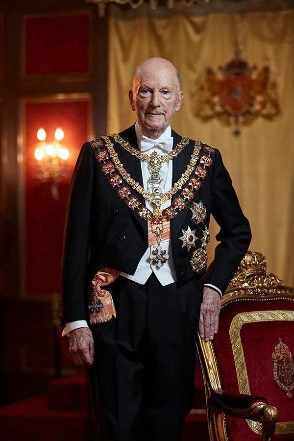Simeon Saxe-Coburg Gotha, 6 yaşında Bulgaristan Çarı 64 yaşında Bulgaristan Başbakanı oldu.