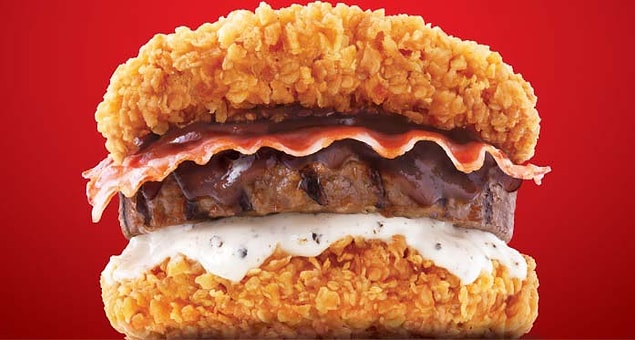 7. Ekmeği tavuk köftesinden yapılmış köfte burger...