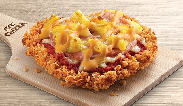 4. Hamuru çıtır tavuktan yapılmış pizza...