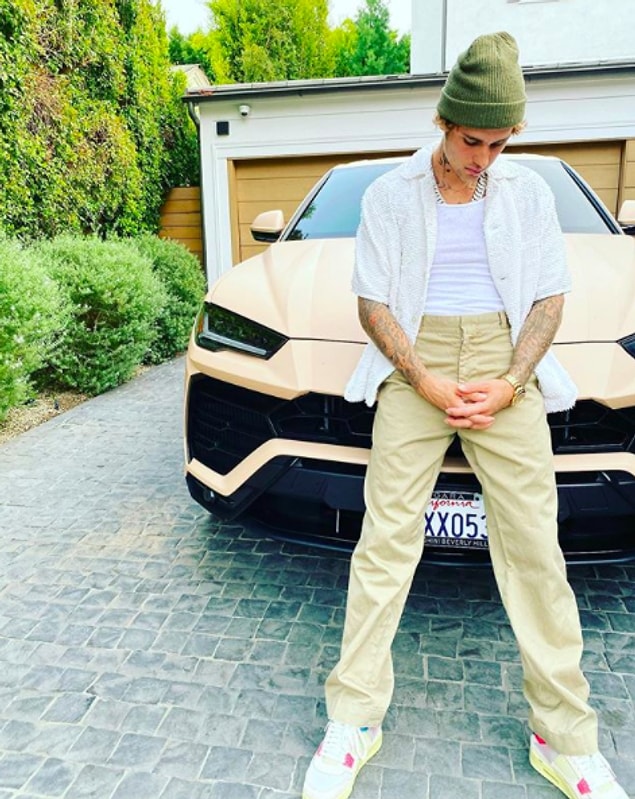 Evliliğin ardından o eski hareketli hayatını bırakan Bieber, zamanının çoğunu eşi ile geçirmeye başladı.
