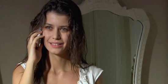 Yüzün Gülerken İçin Neden Kan Ağlıyor?