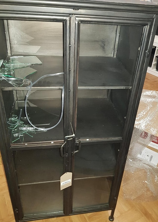 «Заказанный мной шкаф сломался, я этого ч ждал целый месяц?»