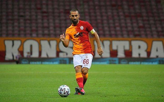 4. Arda Turan, 20 Mayıs 2011'deki Konyaspor maçından bu yana Galatasaray formasıyla ilk kez bir Süper Lig maçına çıktı ve kaptanlık pazubandını taşıdı.