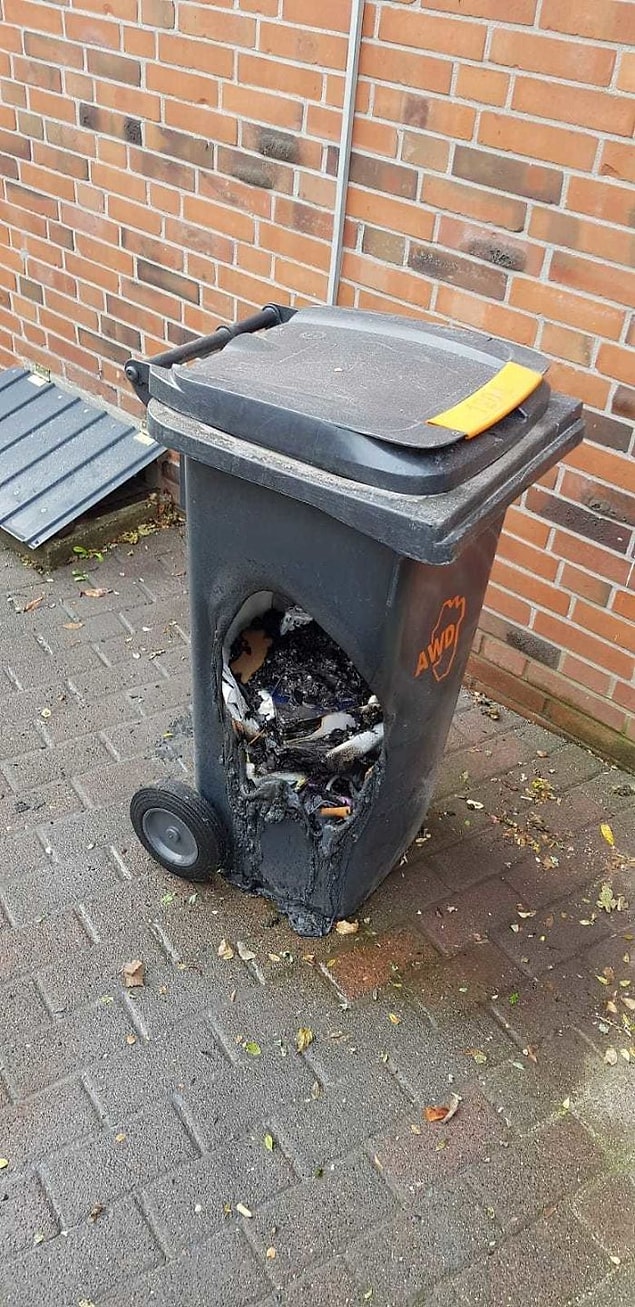 14. "Apartmanda birileri mangal kömürlerini söndürmeden çöpe dökmüş."