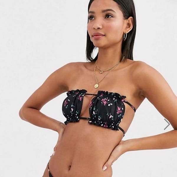 Вместо такой маски для лица популярными моделями этого лета стали бикини, похожие на маски.