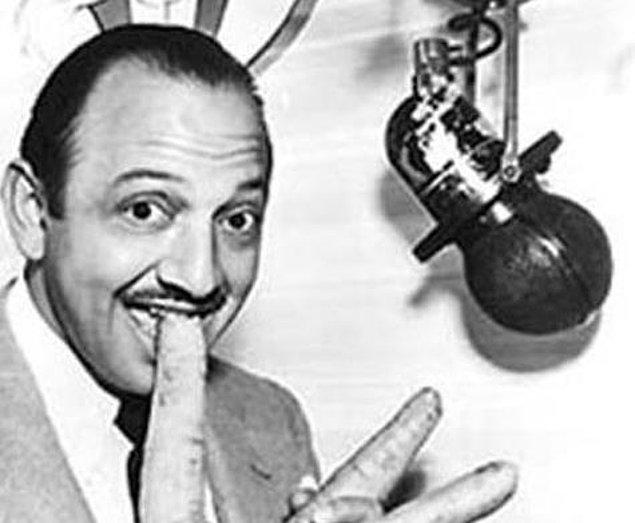 30. Bugs Bunny'i seslendiren Mel Blanc, seslendirmenin gerçekçi olması için seslendirme yaparken havuç yiyordu.
