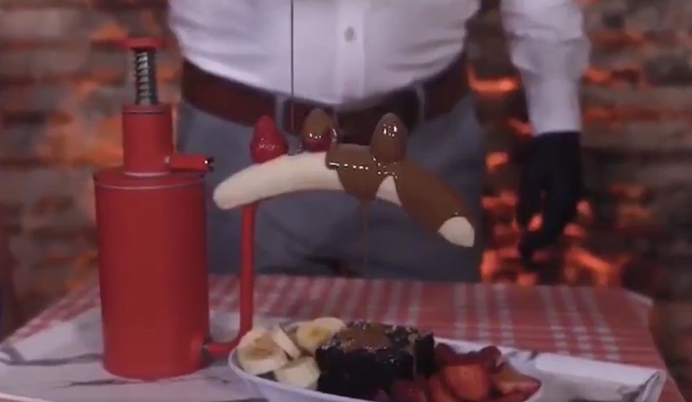 'Neyin Kafası Bu?' Dedirten Beyin Yakan 'Aşk Çeşmesi' Reklamı