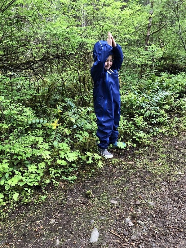 15. "Племянник играет в прятки и думает, что он - дерево"