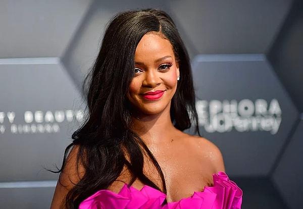 5. Dünyaca ünlü şarkıcı Rihanna, oğlunun ilk Paskalya'sını paylaşarak viral oldu. Ünlü isim oğlunun fotoğraflarını Instagram üzerinden paylaşınca 4 milyona yakın sosyal medya kullanıcısı fotoğrafları beğendi!