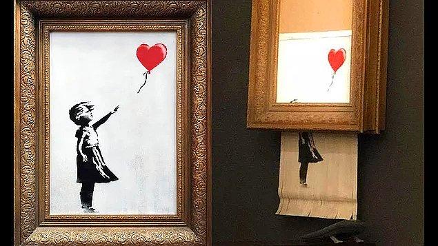 Ne demek istiyorsun diyenlere küçük bir hatırlatma yapmak isterim... Biliyorsunuz dünyaca ünlü resim sanatçısı Banksy’nin ‘Kırmızı Balonlu Kız’ adlı eseri Londra’daki Sothebys müzayede evinde 1 milyon sterline satılmasının hemen ardından eserin sanatçısı tarafından içerisine gizlenmiş kâğıt imha makinesi vasıtasıyla kendini imha etmişti...