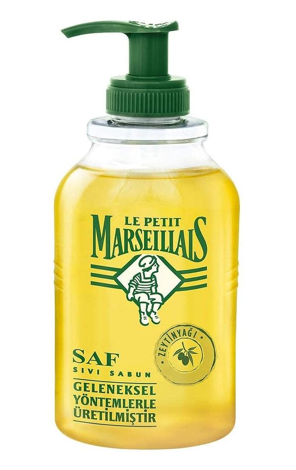 6. Le Petit Marseillais Sıvı Sabun, besleyici zeytinyağı özleri ile elinizi temizlemenin ötesinde ellerinize yumuşacık bir bakım sağlıyor.