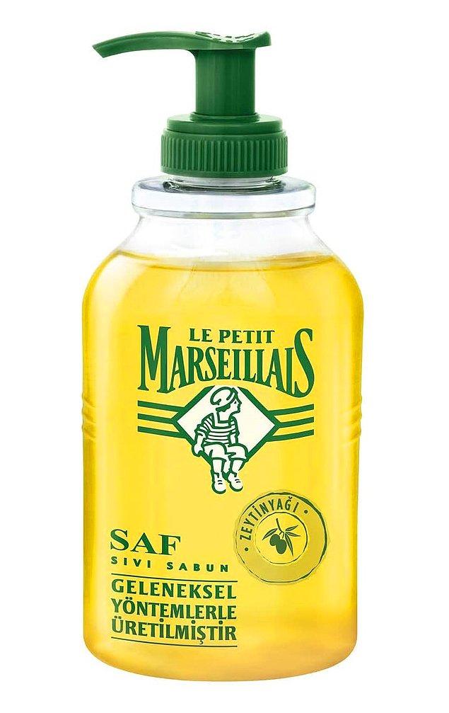 6. Le Petit Marseillais Sıvı Sabun, besleyici zeytinyağı özleri ile elinizi temizlemenin ötesinde ellerinize yumuşacık bir bakım sağlıyor.