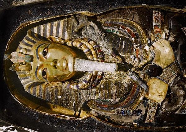 12. Tutankamon'un mumyasında sıtma DNA'sı bulunmuştu. Bu DNA, hastalıkların bilinen en eski kanıtı durumunda.