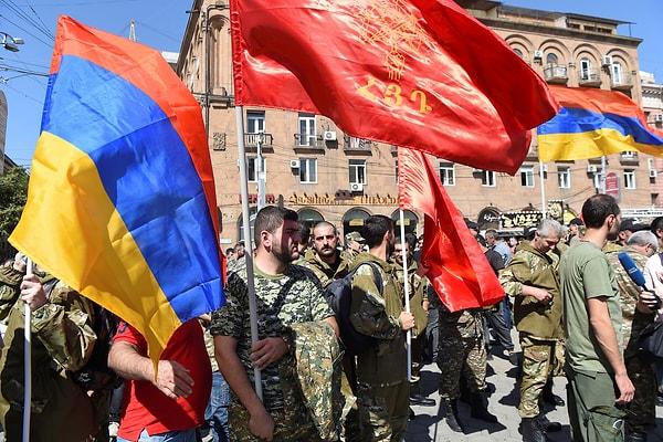 Ermenistan sıkıyönetim ilan etti