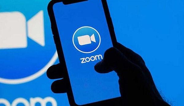 Zoom'u uzaktan eğitim döneminde kullanmak için bilgisayarınıza, telefonunuza ve tabletinize ücretsiz olarak indirebilirsiniz.