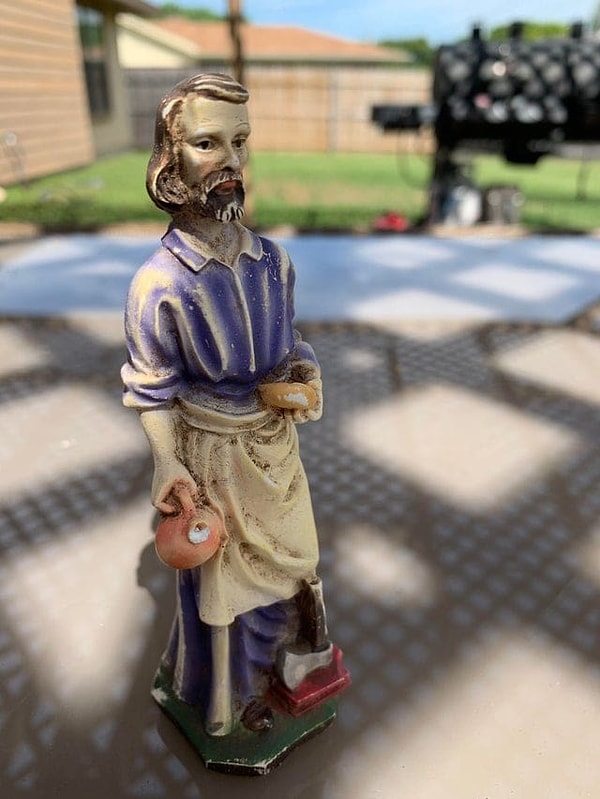 15. «Нашёл закопанным во время озеленения заднего двора»