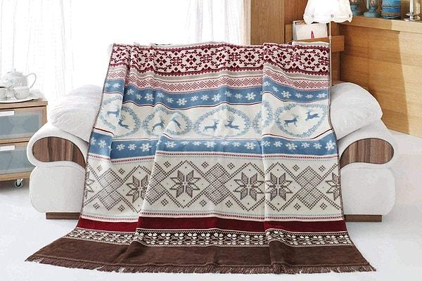 5. Sonbahardan kış sonuna kadar yatağınızdan ayırmayacağınız, renkleriyle deseniyle harika bir battaniye.