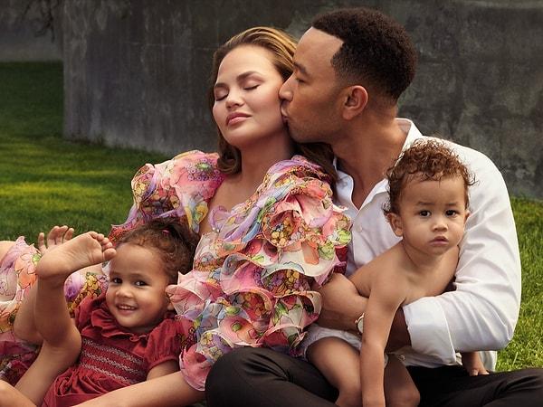 John Legend ve Chrissy Teigen çifti bir süre önce üçüncü bebeklerinin dünyaya geleceğini duyurmuşlardı.