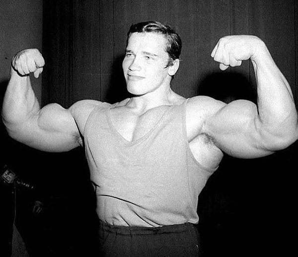 3. Arnold Schwarzenegger 22 yaşındayken hiç oyunculuk yapmamasına rağmen vücut geliştirme yarışmaları yoluyla milyoner olmuştu.