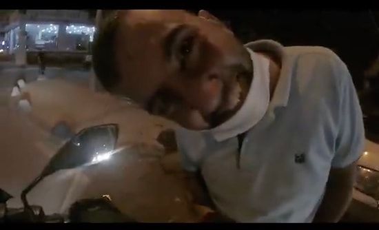 'Kanka Bu Ne?' Diyerek Motosikletlinin Kamerasını Merak Eden Adamın Aşırı Sempatik Hareketleri