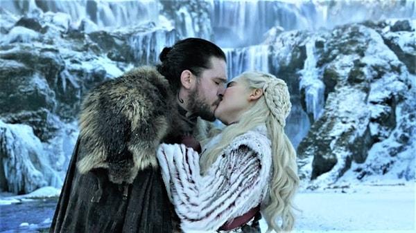 1. Jon Snow & Daenerys Targaryen - Game of Thrones