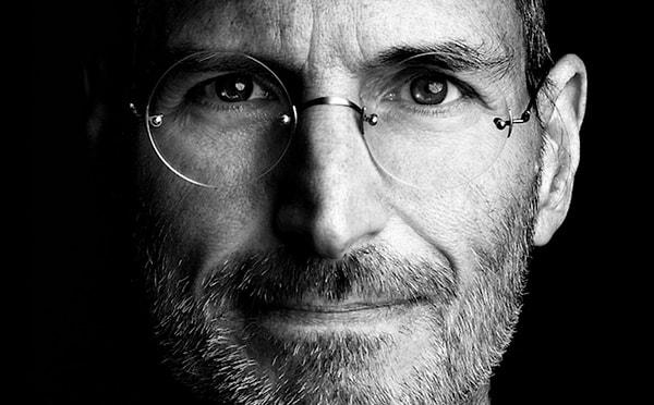 Steve Jobs da 1997 yılında Apple’a geri döndükten sonra gerçekleştirdiği “Farklı Düşün” kampanyasında o gün gereksiz ve saçma görünen birçok yeniliğin gerçekleşmesi için yapılanların delilik olduğunu söyleyip delileri kutsamıştı. Sonraki yıllar bu düşüncenin sonuçlarını hepimize gösterdi. Şöyle diyordu: