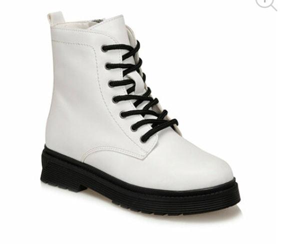 9. Spor ayakkabıların beyazı hep en çok sevilen olur da botların beyazı olamaz mı?