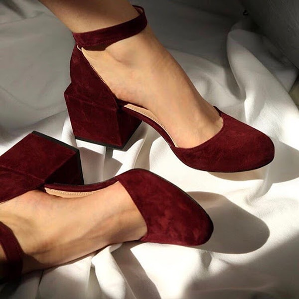 13. Красные туфли не приветствуются в Южной Корее.