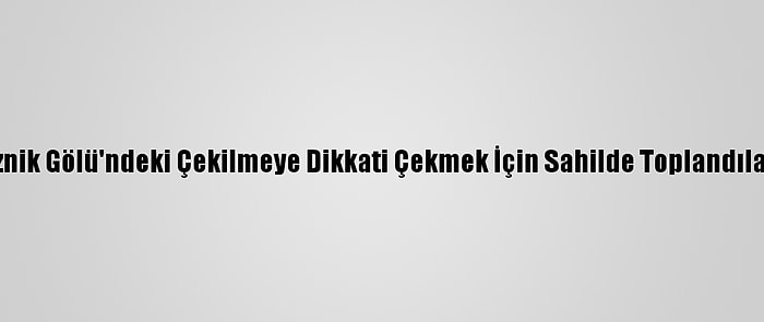 İznik Gölü'ndeki Çekilmeye Dikkati Çekmek İçin Sahilde Toplandılar