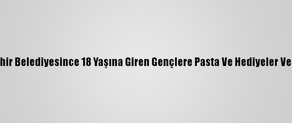Nevşehir Belediyesince 18 Yaşına Giren Gençlere Pasta Ve Hediyeler Veriliyor