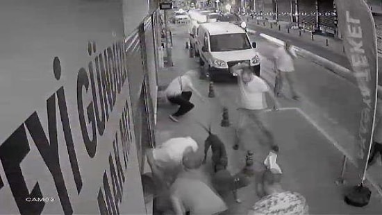 Kadıköy'de Taksiye Köpeğiyle Binmek İstedi, Tekme Tokat Dayak Yedi...