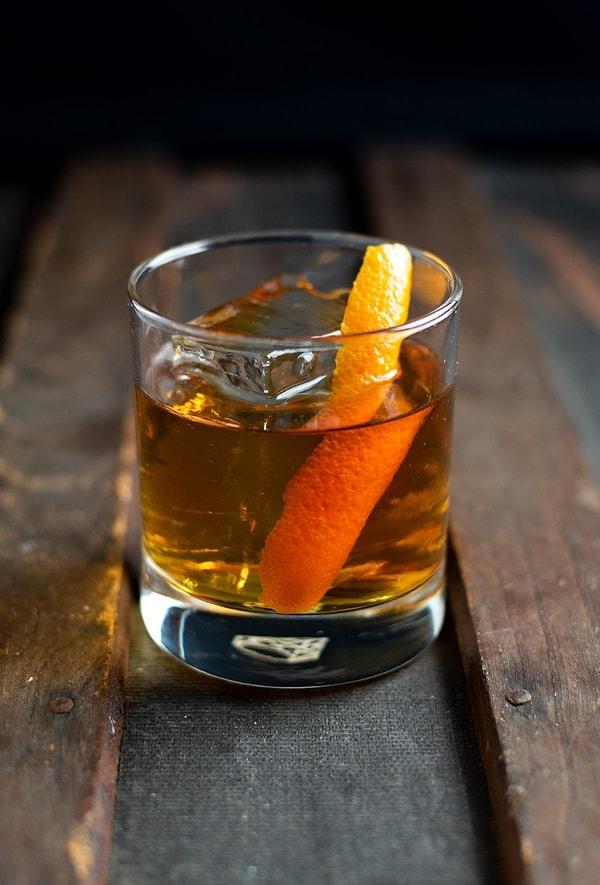 17. Viskinin en yakıştığı kokteyl: Old Fashioned
