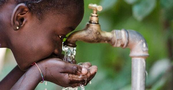 4. Dünyada milyonlarca insanın temiz içme suyuna dahi erişimi yok.