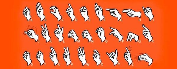 2. İşaret dili konuşan insanların aksanları vardır ve kullandıkları işaretlerden karşılarındaki kişi nereli olduğunu anlayabilir.