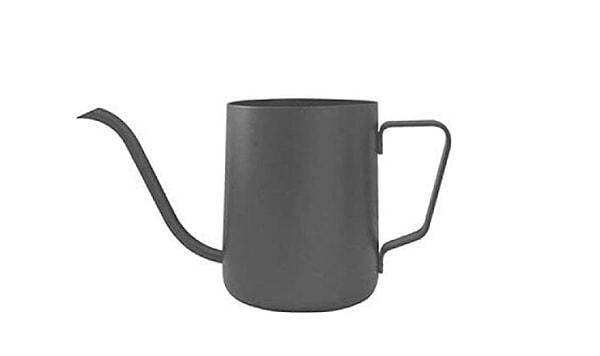 4. Bu ürün aslında ”pour over“ yöntemi ile kahve demlemeye yarayan bir kettle.