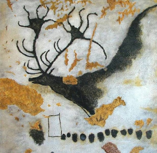 24. Этот наскальный рисунок был обнаружен в пещере Ласко во Франции. На нем изображен вымерший Большерогий олень. Рисунку приблизительно 17000 лет!