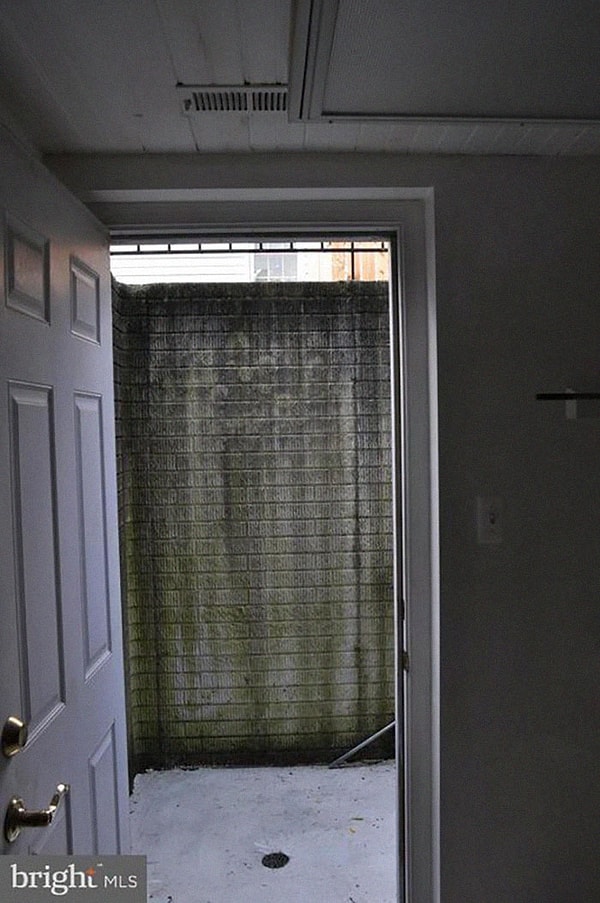 19. Ваш личный тюремный дворик!