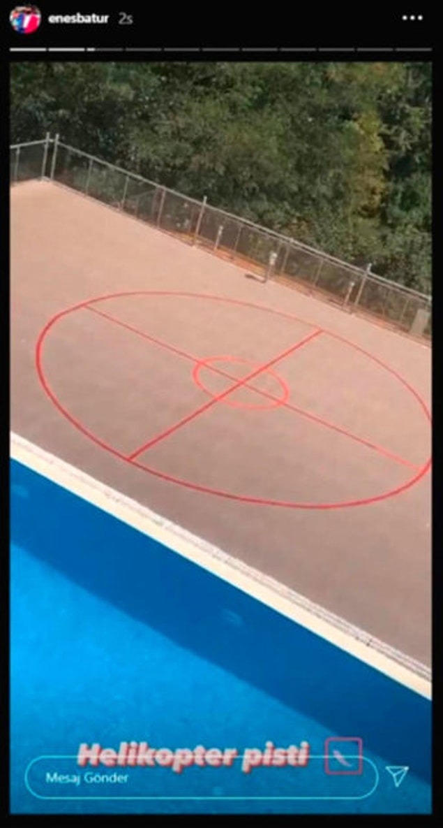 Sansasyon yaratmayı seven Enes Batur evine bir helikopter pisti de yaptırmıştı.