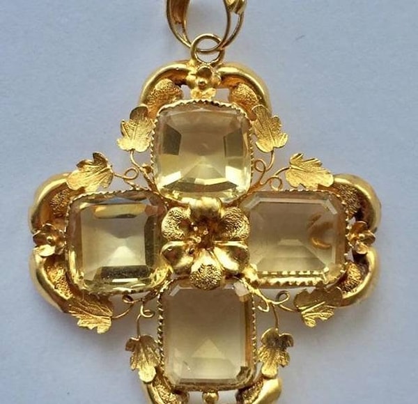 13. Купила "бижутерию" за 3 доллара, а потом отнесла к ювелиру и выяснила, что это 18-каратное золото...