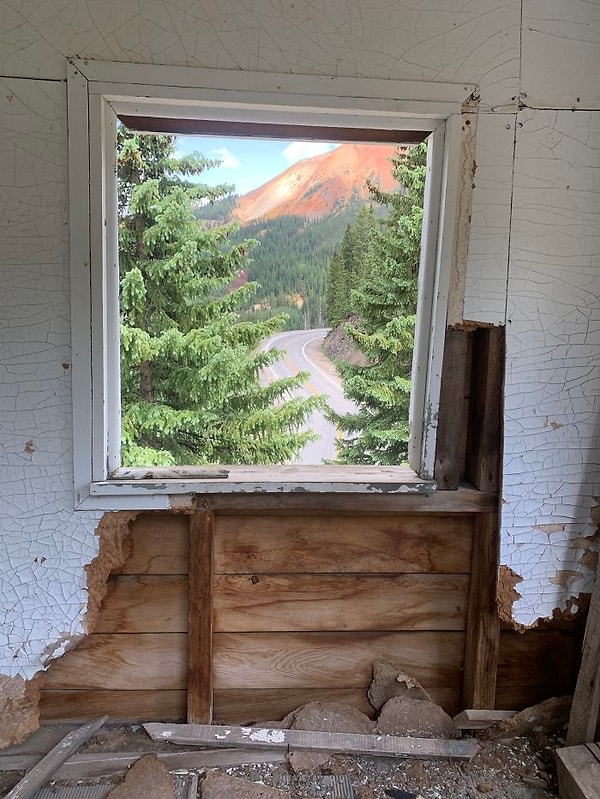 14. Кажется, что перед вами - картина на стене, но на самом деле это окно.