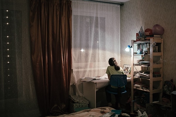 7. Тихий вечер, когда ты делаешь домашнее задание на завтрашний день.