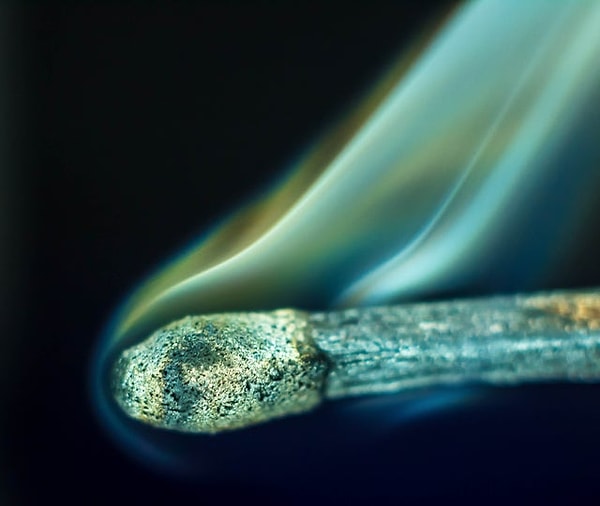 7. Горящая спичка