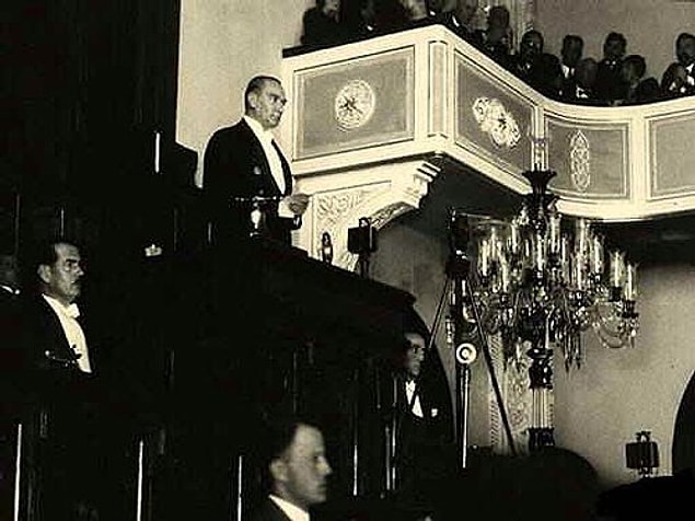 12. Atatürk TBMM'de Nutuk'u ne zaman okumuştur?