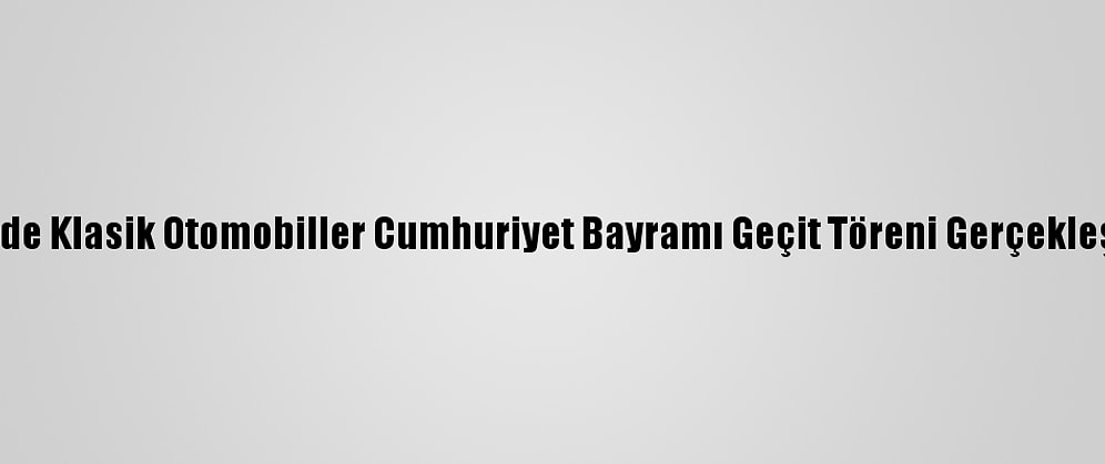 Şişli'de Klasik Otomobiller Cumhuriyet Bayramı Geçit Töreni Gerçekleştirdi