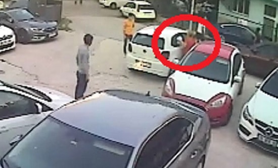 Boşanma Aşamasındaki Kocasının Otomobiline 'Doğum Günü Hediyesi' Diyerek Uyuşturucu Koydu