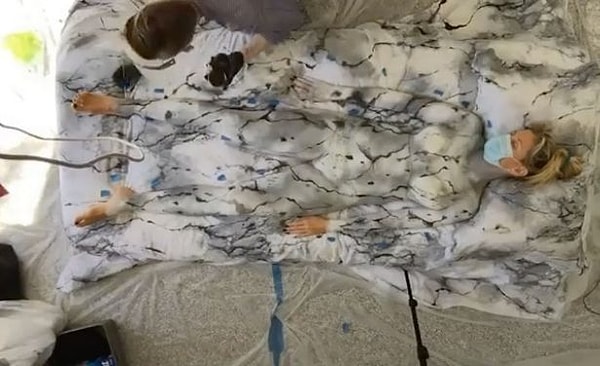 Первый клип показал, как началась ее трансформация.