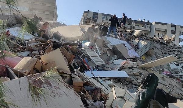 Ege Denizi'nde merkez üssü İzmir'in Seferihisar ilçesi açıkları olan 6,6 büyüklüğünde bir deprem meydana geldi.