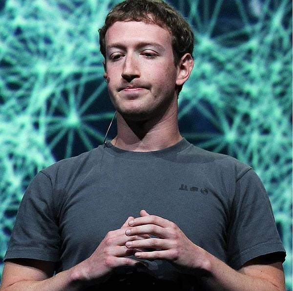 6. Zuckerberg özel yaşamını korumak için aşırıya kaçabilmektedir.